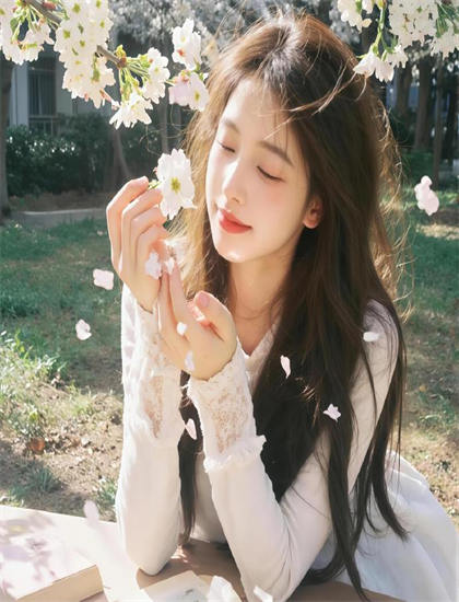 深度影评 资深影评人解读《我的新款女友》剧情的情节发展与悬念设置